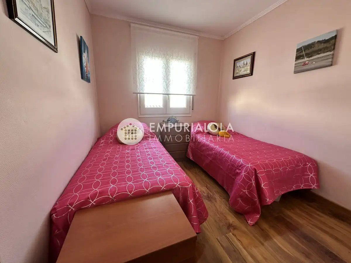 Dormitori de Casa o xalet en venda en Empuriabrava amb Aire condicionat, Jardí privat i Piscina