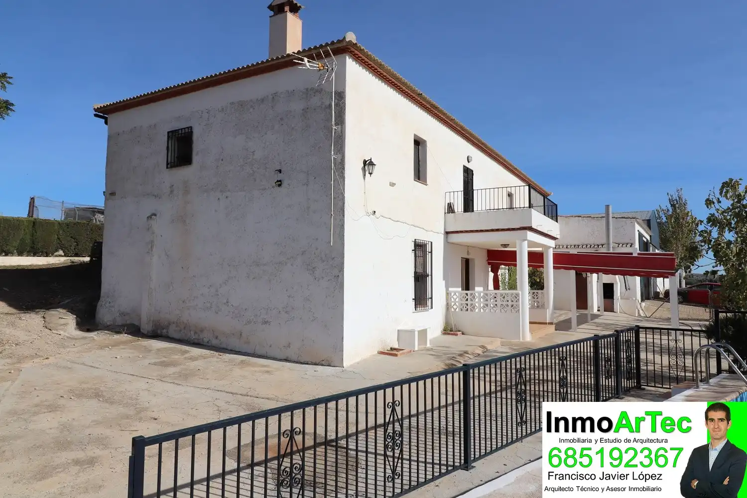 Vista exterior de Finca rústica en venda en Iznalloz amb Jardí privat, Terrassa i Piscina