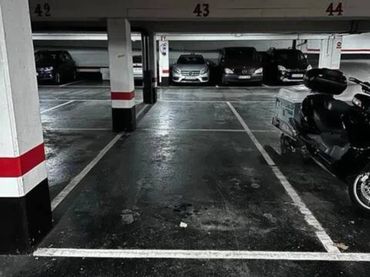 Aparcament en venda a Calle Plaza Ikea Barri, 1