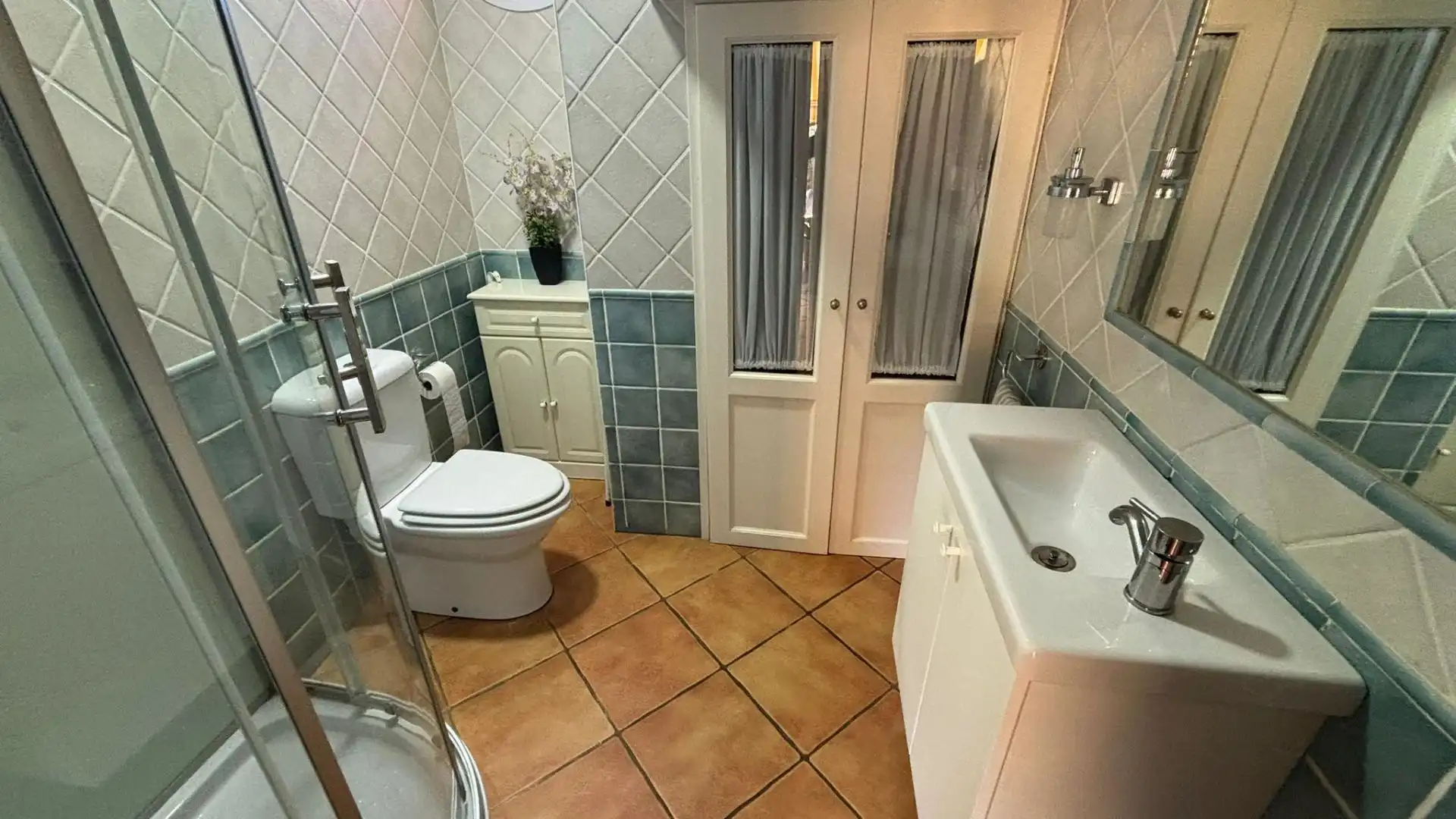 Bany de Casa o xalet en venda en Chiclana de la Frontera amb Aire condicionat, Jardí privat i Traster