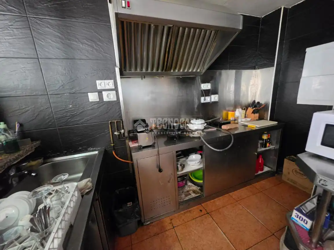Cuina de Local de lloguer en Fuenlabrada amb Aire condicionat