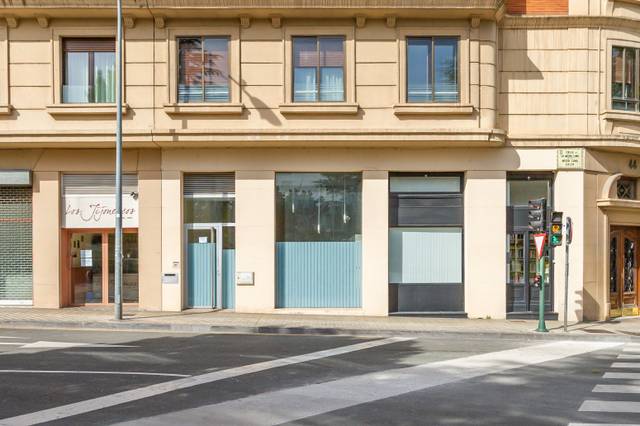 Local comercial en Alquiler en Pamplona-Iruña - Avenida Baja Navarra, 44 en 2º Ensanche