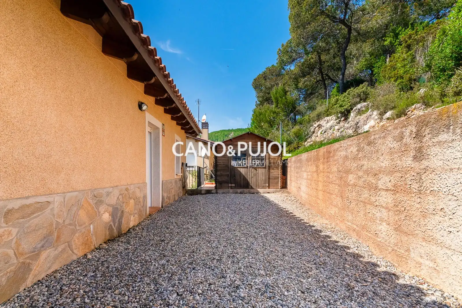 Casa o chalet en venta en Corbera de Llobregat con Calefacción, Terraza y Trastero