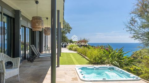 Villa de lujo con licencia turística de 545 m con piscina y vistas al mar en Tossa de Mar