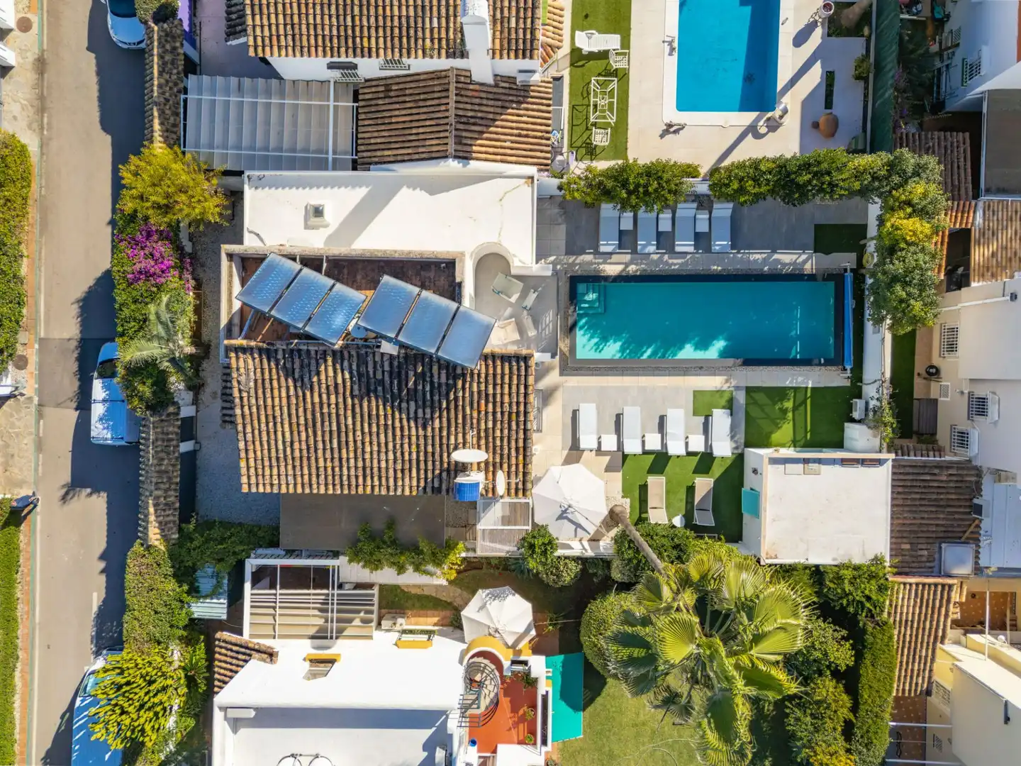 Vista exterior de Casa o xalet en venda en Estepona amb Aire condicionat, Calefacció i Jardí privat