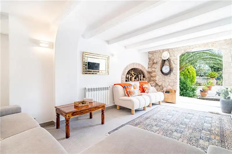 Sala d'estar de Finca rústica en venda en Pollença amb Aire condicionat, Calefacció i Jardí privat