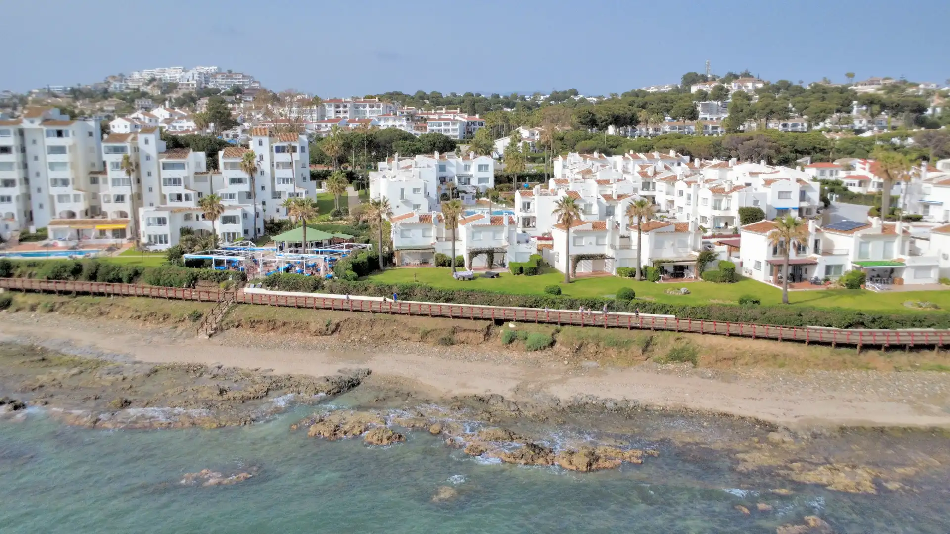 Außenansicht von Einfamilien-Reihenhaus zum Verkauf in Mijas mit Klimaanlage, Terrasse und Schwimmbad