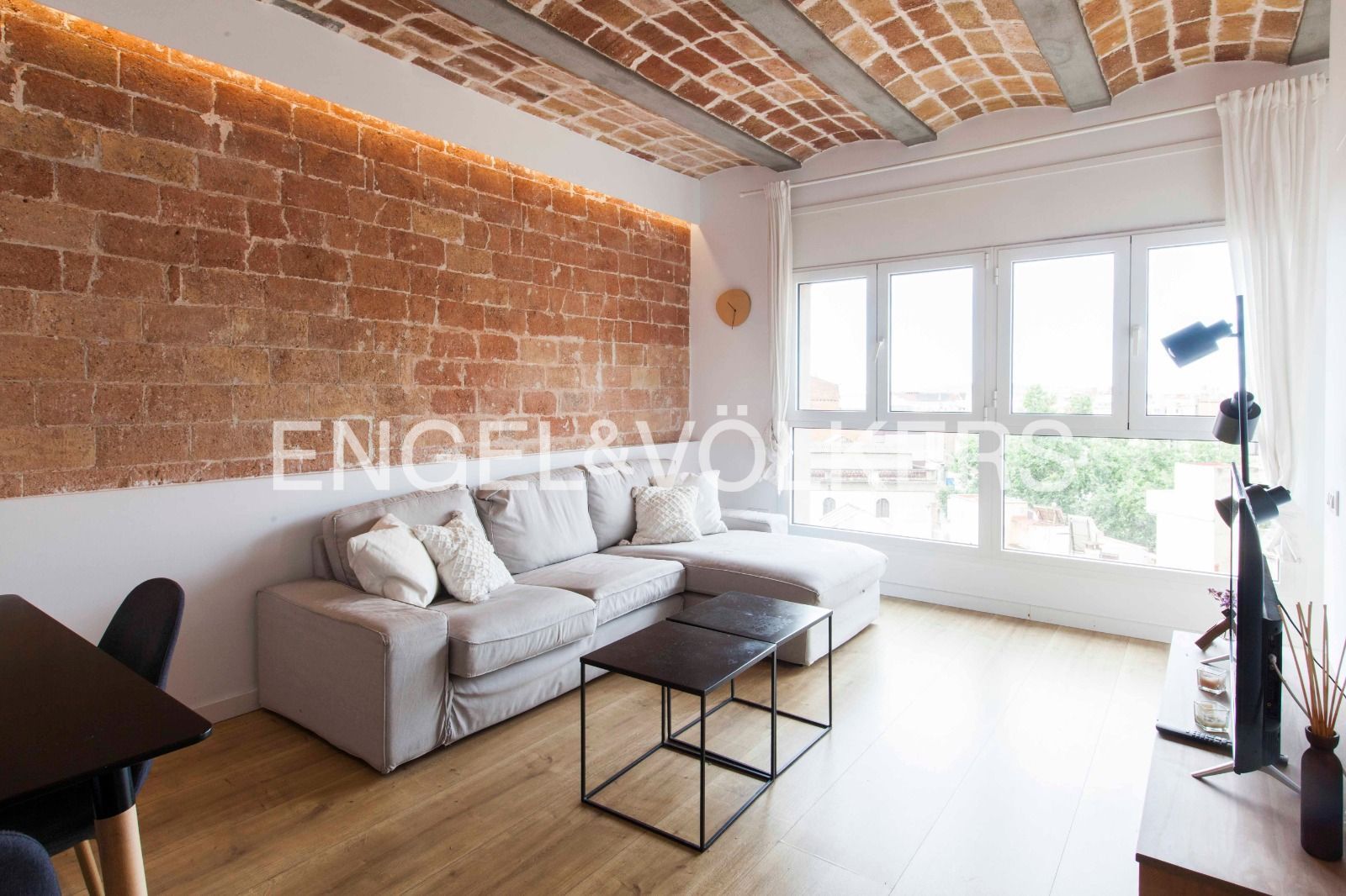 Sala d'estar de Apartament de lloguer en  Barcelona Capital amb Aire condicionat, Calefacció i Parquet