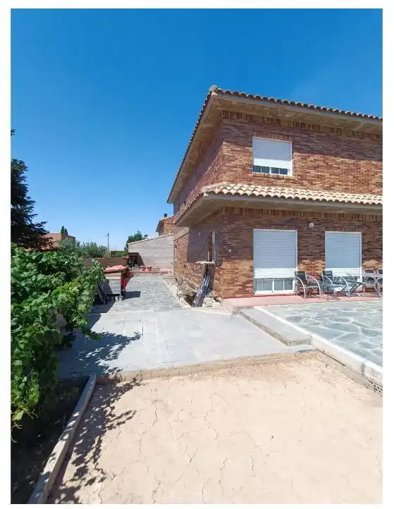 Vista exterior de Casa o chalet en venta en Cadrete con Trastero