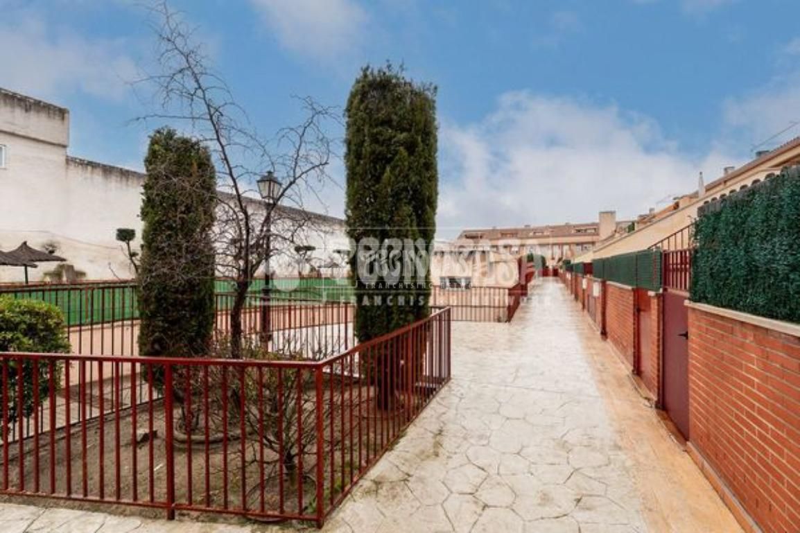 Vista exterior de Casa adosada en venda en Quijorna amb Aire condicionat, Calefacció i Jardí privat