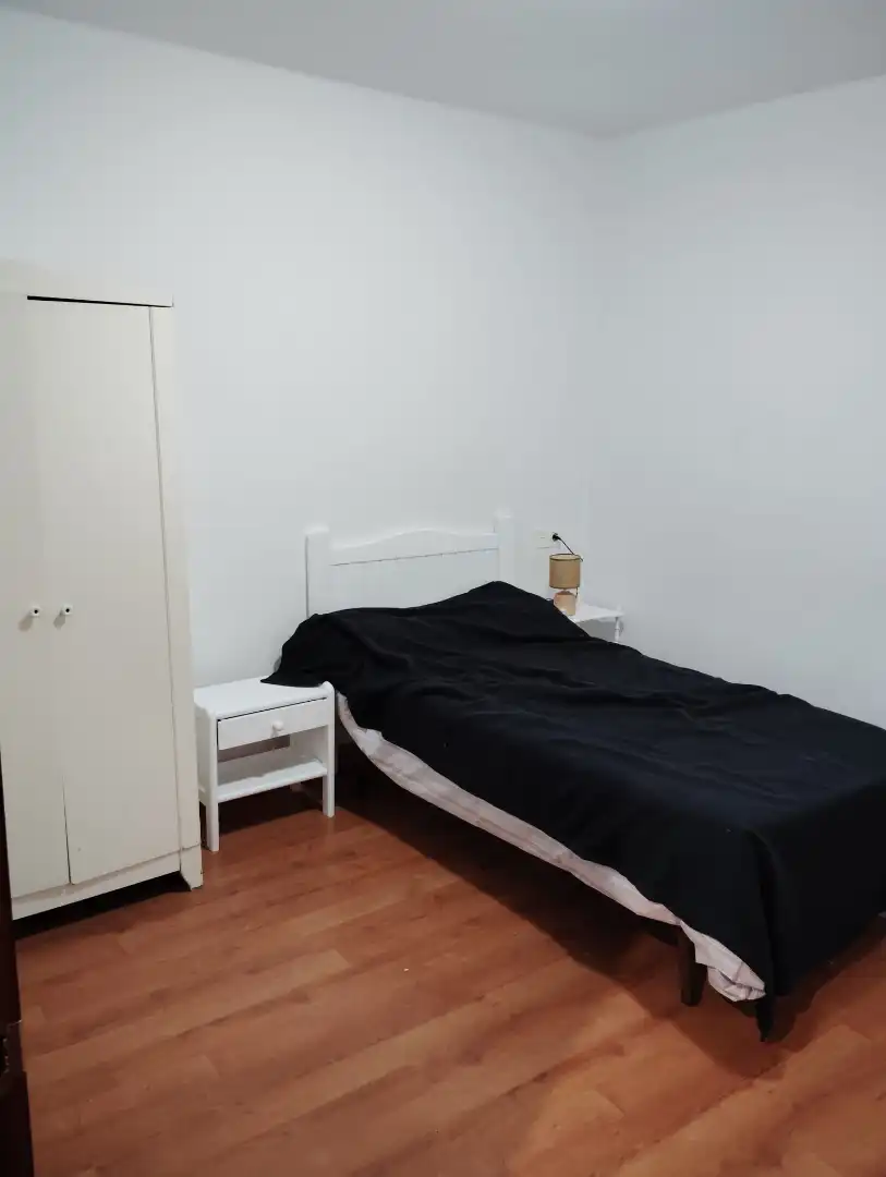 Habitación de Piso de alquiler en Oviedo  con Calefacción y Amueblado