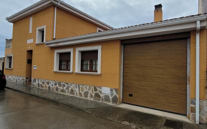 Vista exterior de Casa o xalet en venda en Portillo amb Aire condicionat, Calefacció i Terrassa