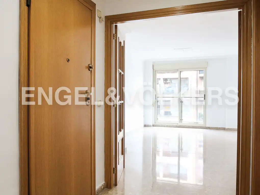Wohnung zur Miete in Valencia mit Klimaanlage, Heizung und Balkon
