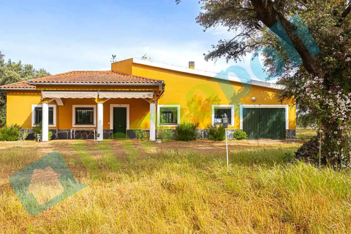 Außenansicht von Haus oder Chalet zum Verkauf in Badajoz mit Klimaanlage und Abstellraum