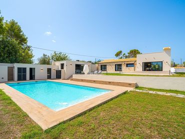Chalet con piscina en venta en La Xara - La Sella