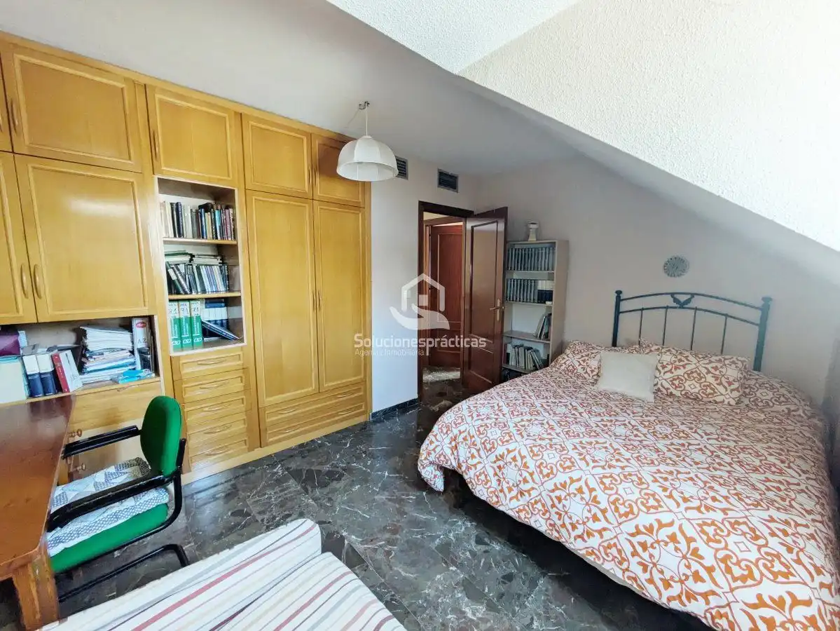 Dormitori de Casa o xalet en venda en Jaén amb Aire condicionat, Terrassa i Traster