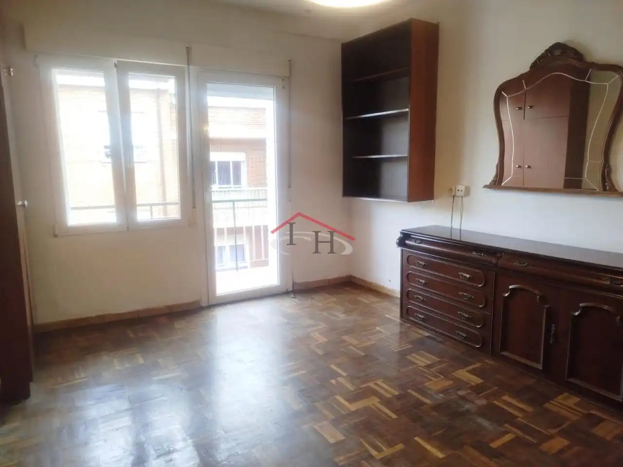 Sala de estar de Piso en venta en León Capital  con Calefacción, Terraza y Trastero