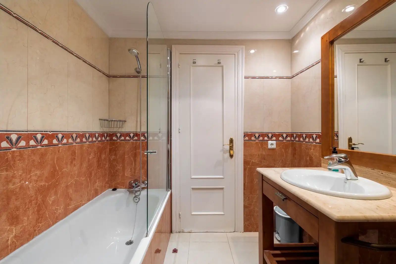 Baño de Casa o chalet en venta en Estepona con Aire acondicionado, Terraza y Piscina comunitaria