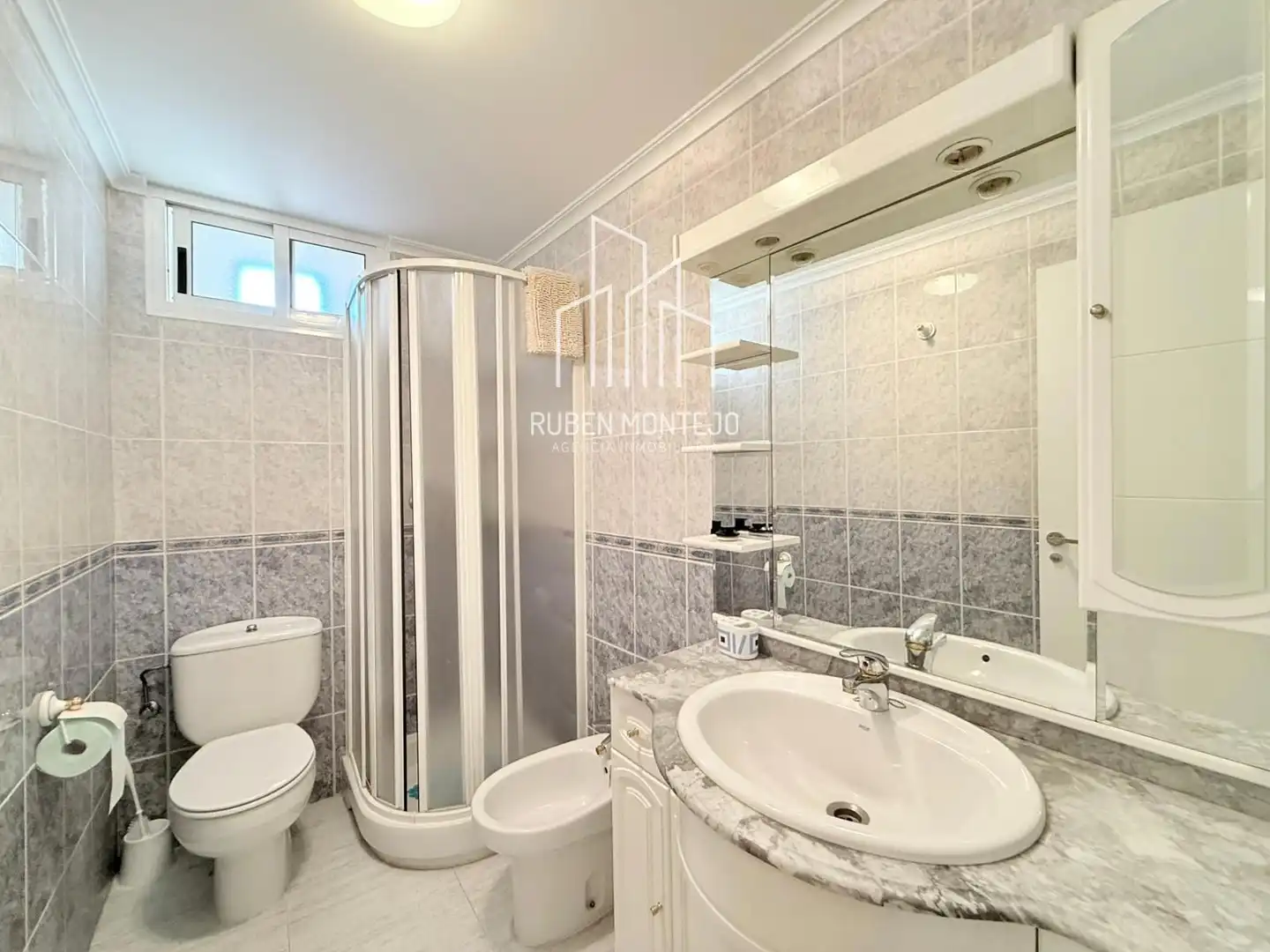 Badezimmer von Wohnung zur Miete in Salamanca mit Heizung, Parkett und Terrasse