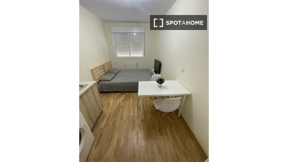 Bedroom of Flat to rent in Boadilla del Monte  with Air Conditioner, Heating and Furnished