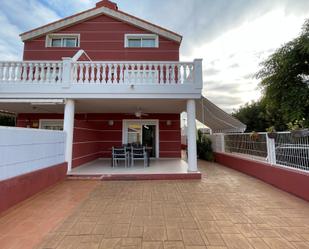 Vista exterior de Casa adosada en venda en Moncofa amb Aire condicionat, Jardí privat i Terrassa