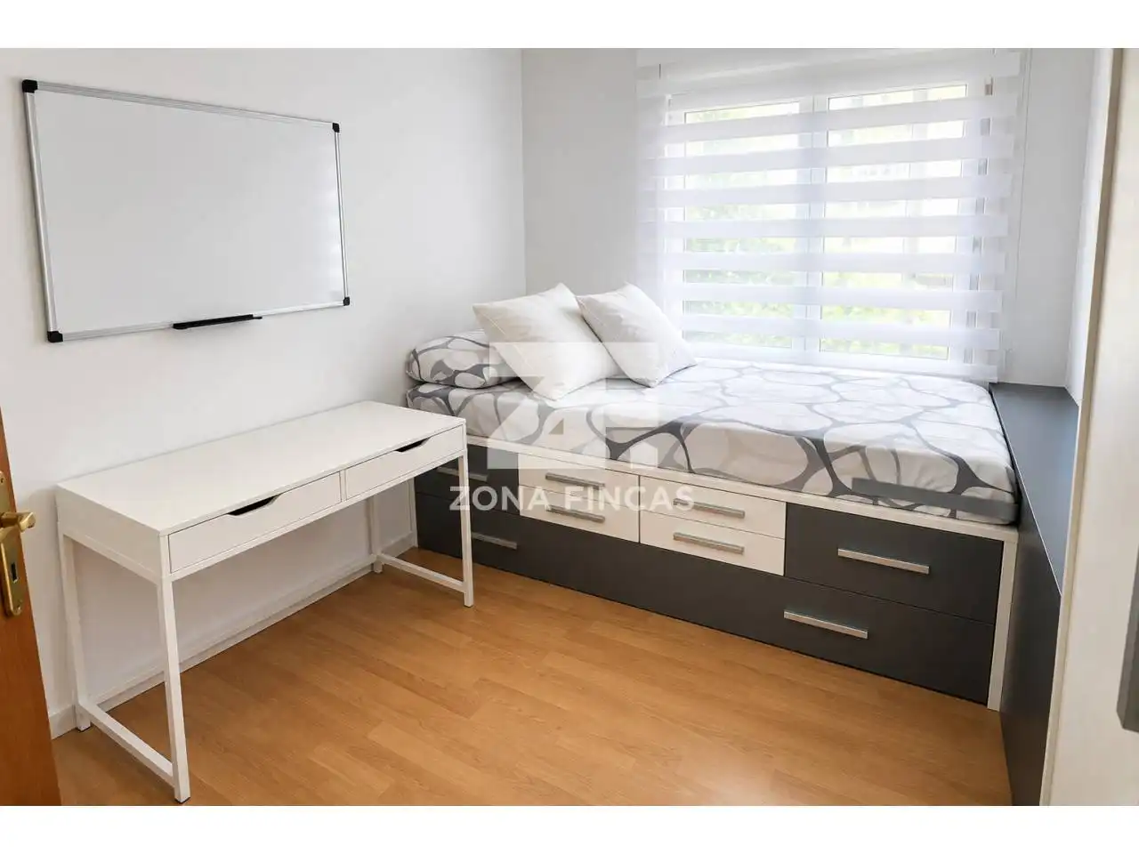 Bedroom of Flat for sale in Santa Coloma de Gramenet  with Air Conditioner, Heating and Parquet flooring