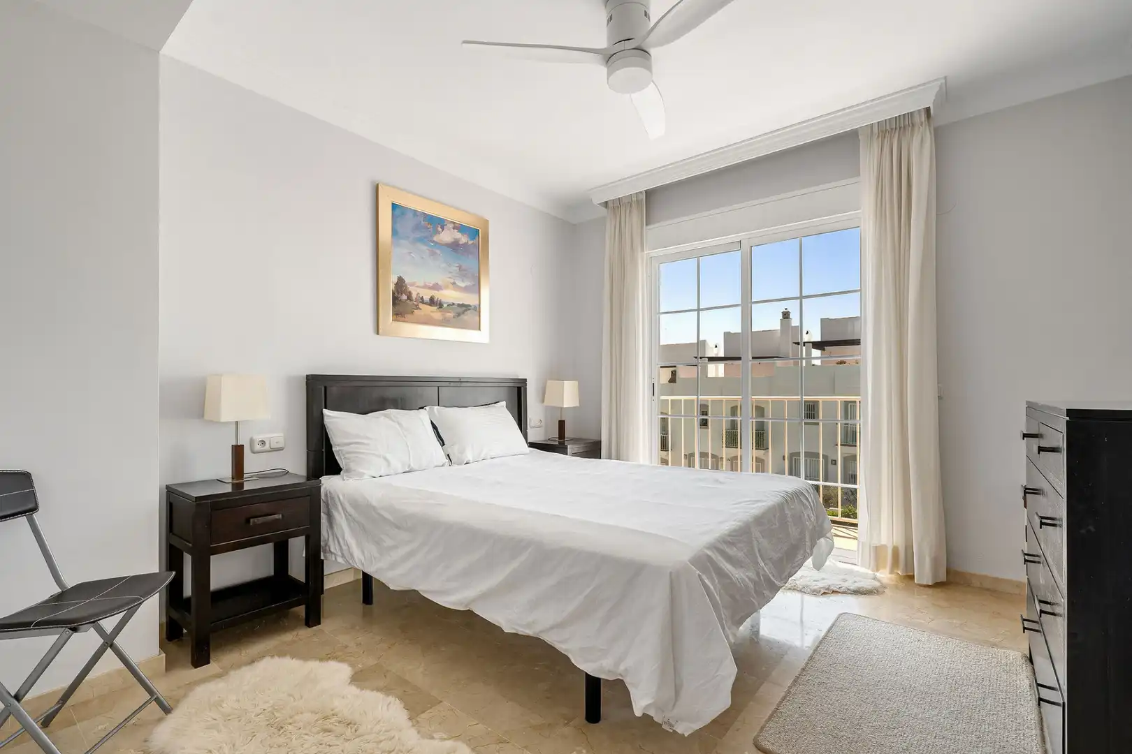 Habitación de Casa adosada en venta en Marbella con Aire acondicionado, Terraza y Piscina