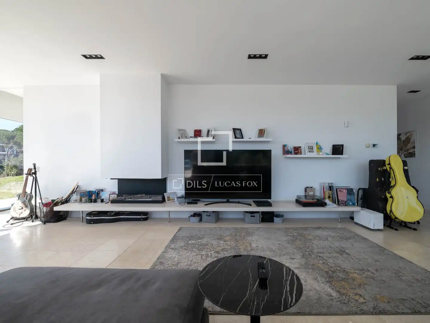 Sala d'estar de Casa o xalet en venda en Torrelodones amb Jardí privat, Terrassa i Traster