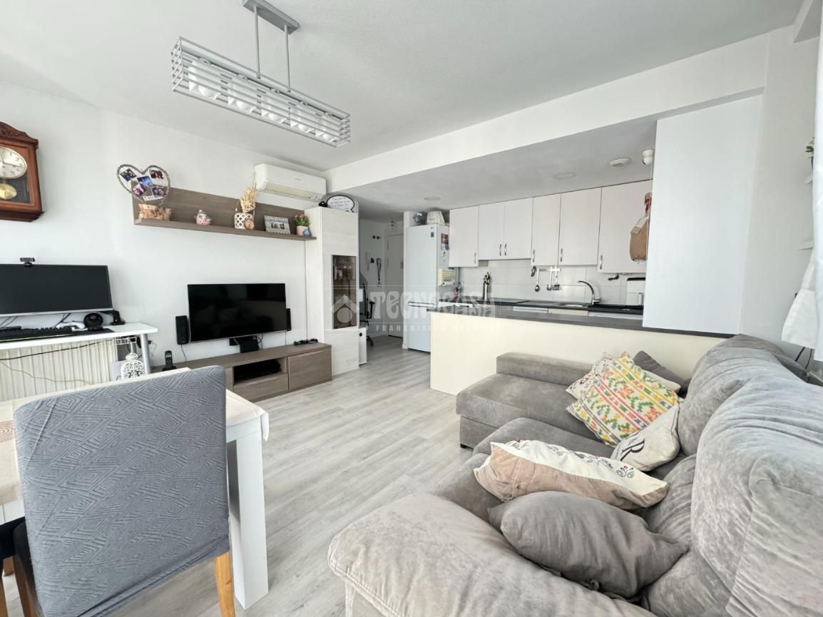 Living room of Flat for sale in Tres Cantos  with Heating, Parquet flooring and Swimming Pool