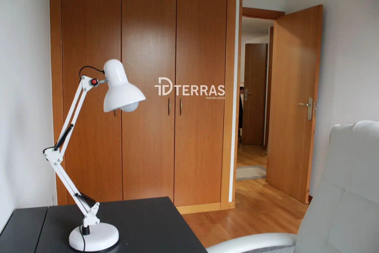 Dormitori de Pis en venda en Pontevedra Capital  amb Terrassa, Traster i Moblat