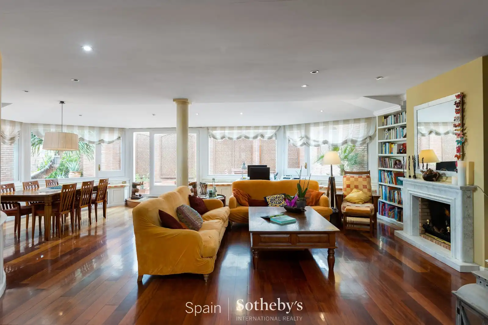 Sala de estar de Casa o chalet en venta en Badalona con Aire acondicionado, Calefacción y Jardín privado
