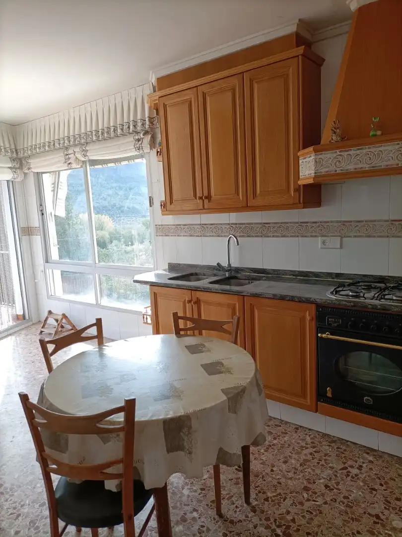 Cuina de Casa o xalet en venda en Algimia de Almonacid amb Jardí privat, Terrassa i Moblat