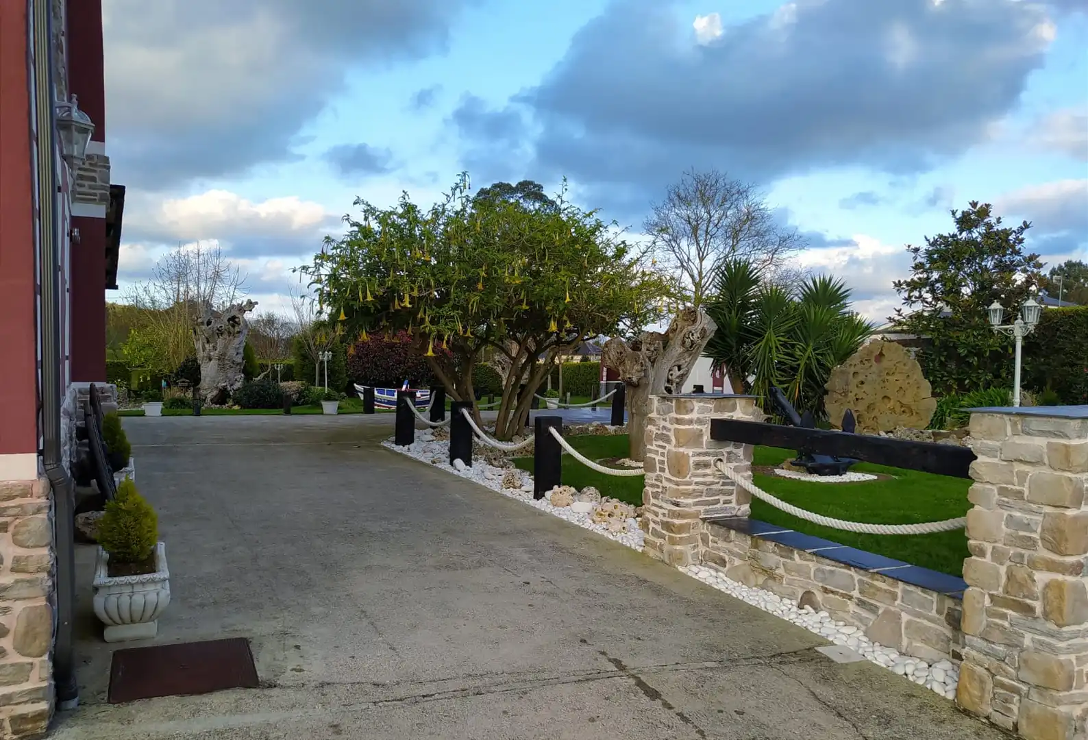 Vista exterior de Casa adosada en venta en Foz con Calefacción, Jardín privado y Terraza