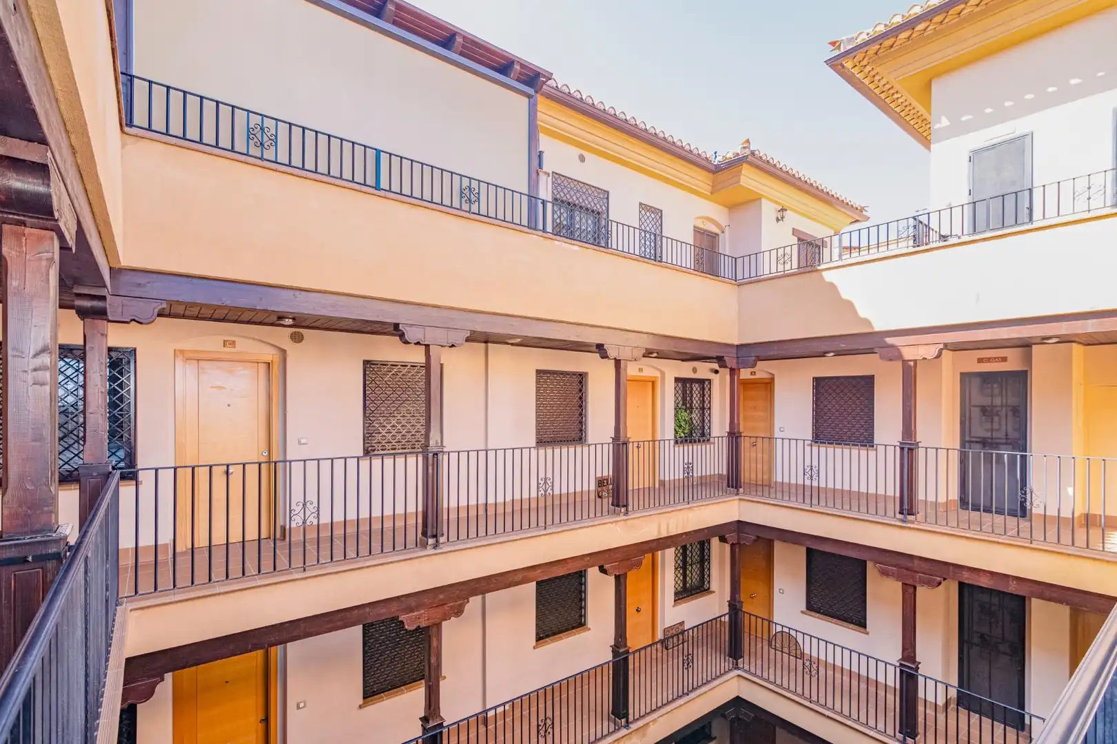 Vista exterior de Pis en venda en La Zubia amb Aire condicionat, Moblat i Balcó