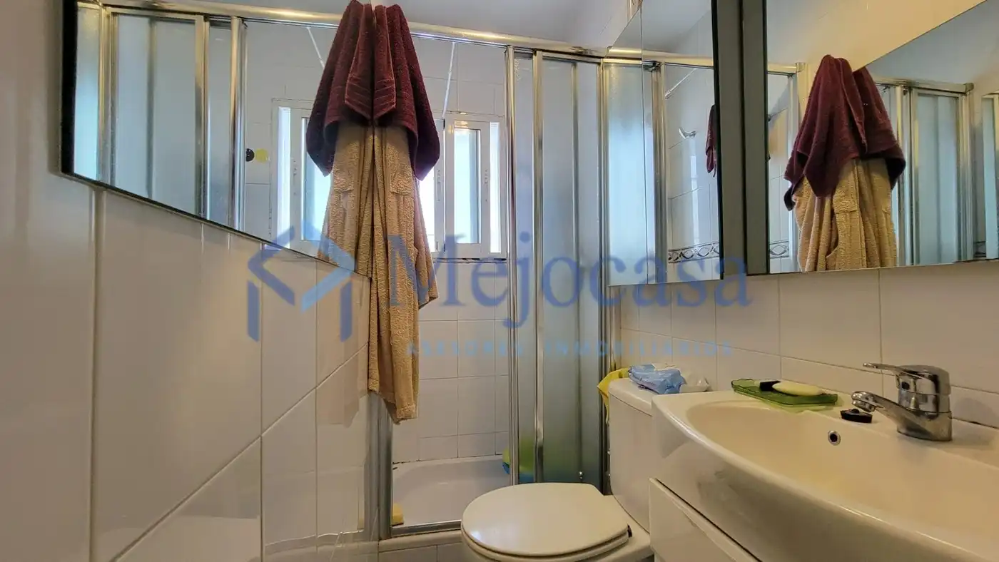 Bathroom of Flat for sale in Madrid  with Air Conditioner and Furnished