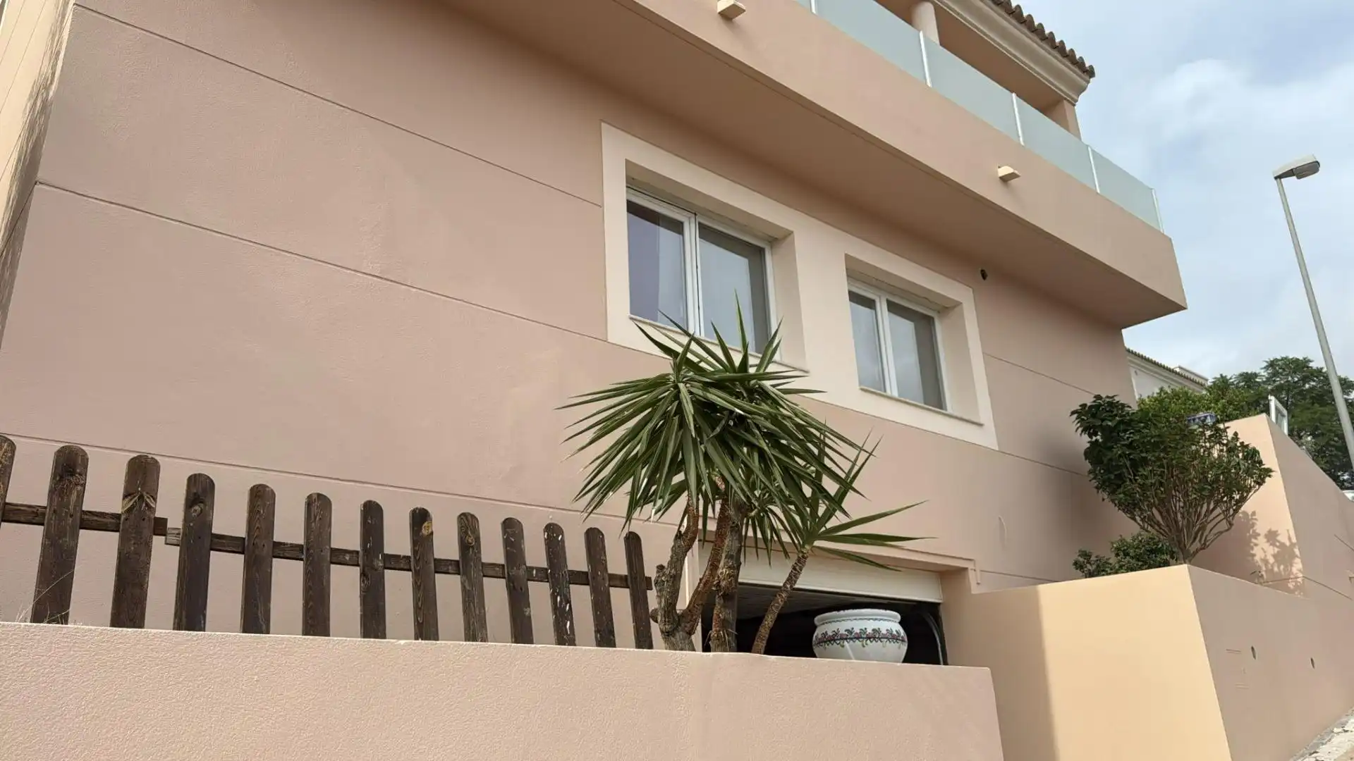 Vista exterior de Casa adosada en venda en Vícar amb Aire condicionat, Calefacció i Jardí privat