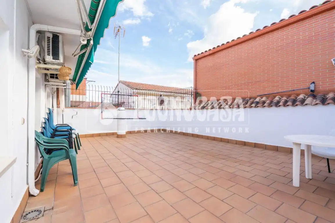 Terrasse von Einfamilien-Reihenhaus zum Verkauf in Colmenar Viejo mit Heizung, Terrasse und Balkon