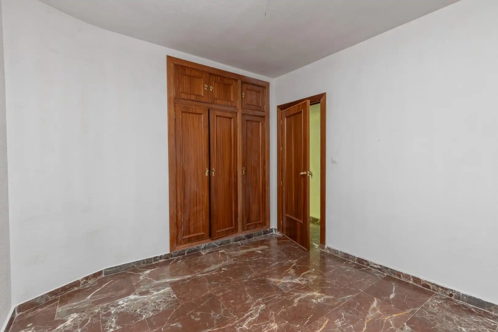 Wohnung zum Verkauf in Granada mit Heizung, Terrasse und Balkon