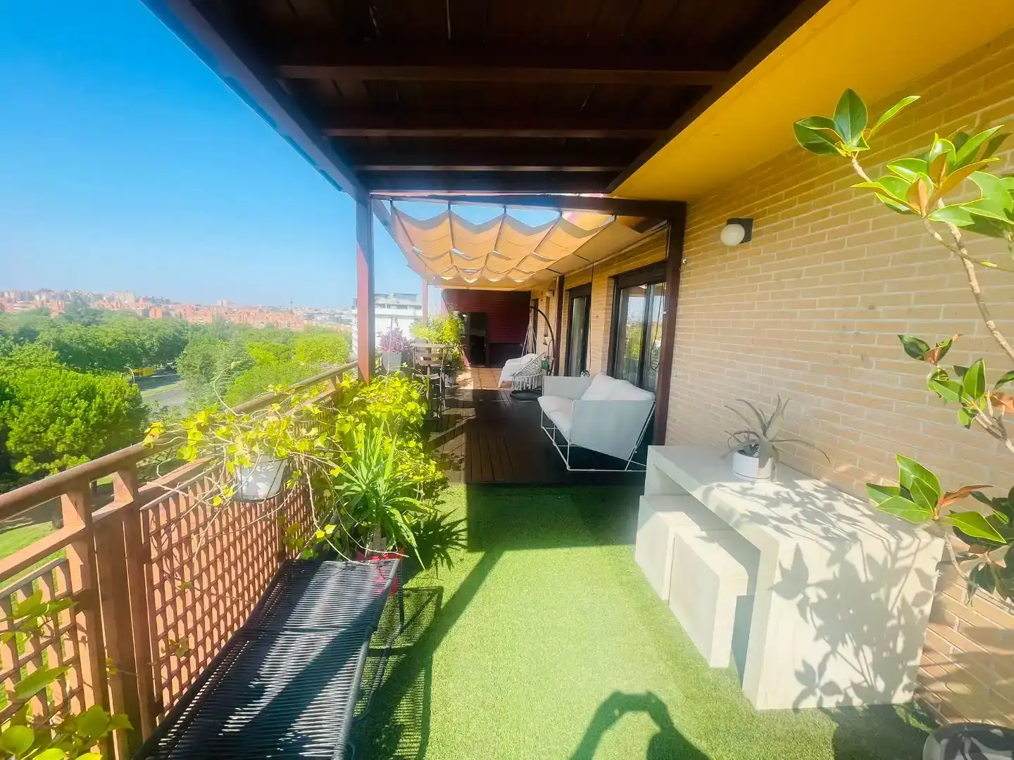 Terraza de Ático de alquiler en  Madrid Capital con Aire acondicionado y Piscina
