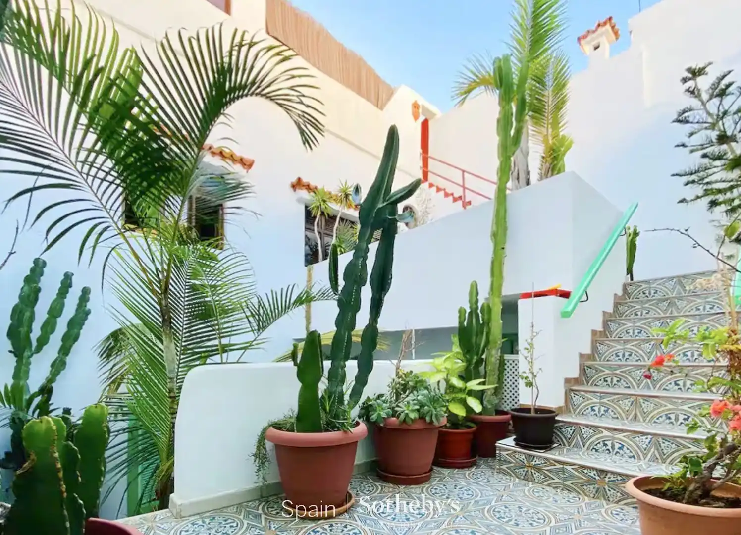 Terrasse von Einfamilien-Reihenhaus zum Verkauf in Agaete mit Klimaanlage, Privatgarten und Terrasse