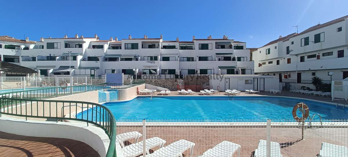 Vista exterior de Ático en venta en Arona con Terraza, Amueblado y Piscina comunitaria