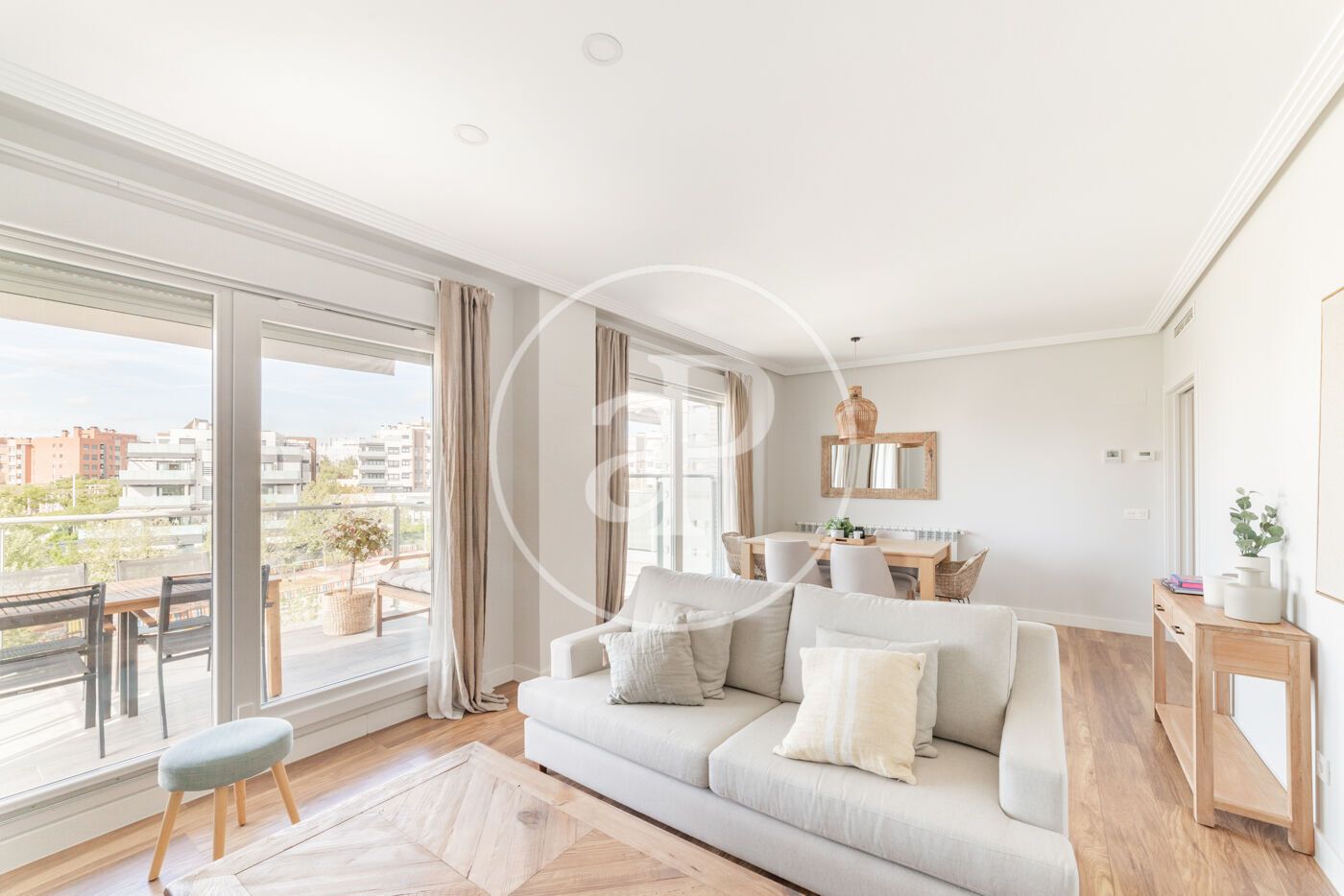 Sala d'estar de Àtic de lloguer en San Sebastián de los Reyes amb Aire condicionat, Calefacció i Jardí privat