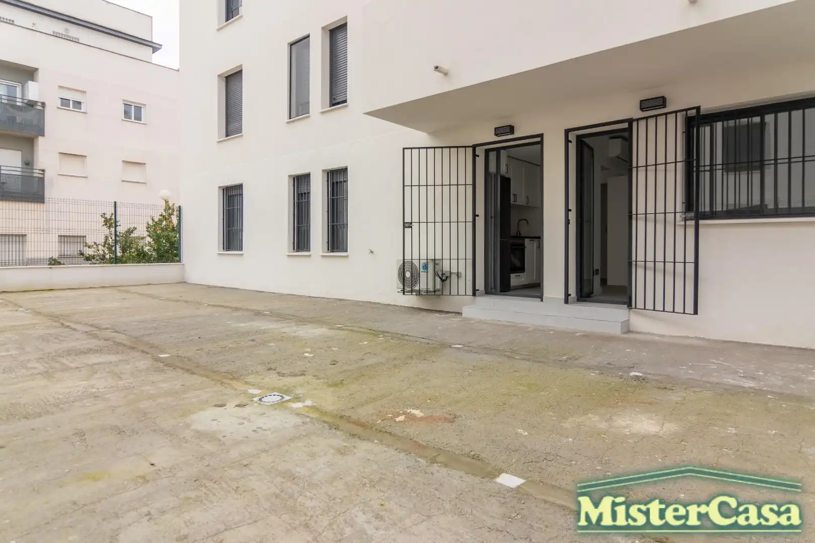 Außenansicht von Wohnung zum Verkauf in Jerez de la Frontera mit Klimaanlage, Privatgarten und Terrasse