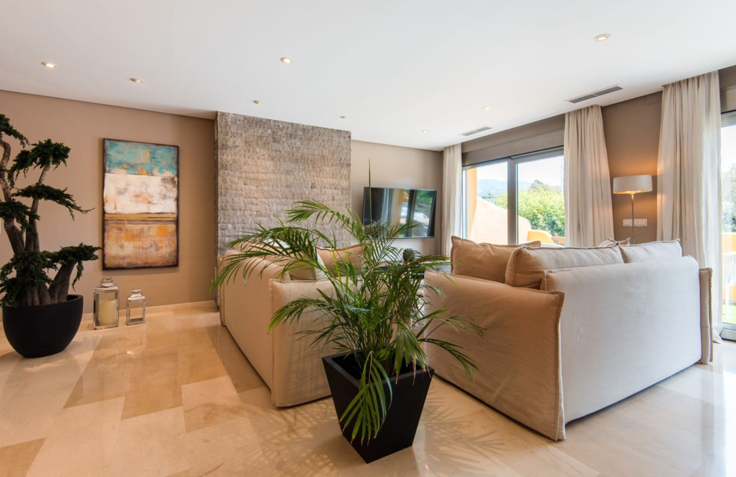 Sala d'estar de Casa adosada de lloguer en Marbella amb Aire condicionat, Terrassa i Moblat