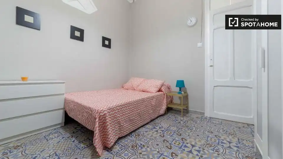 Schlafzimmer von Wohnung zur untervermieten in Valencia mit Klimaanlage, Heizung und Möbliert