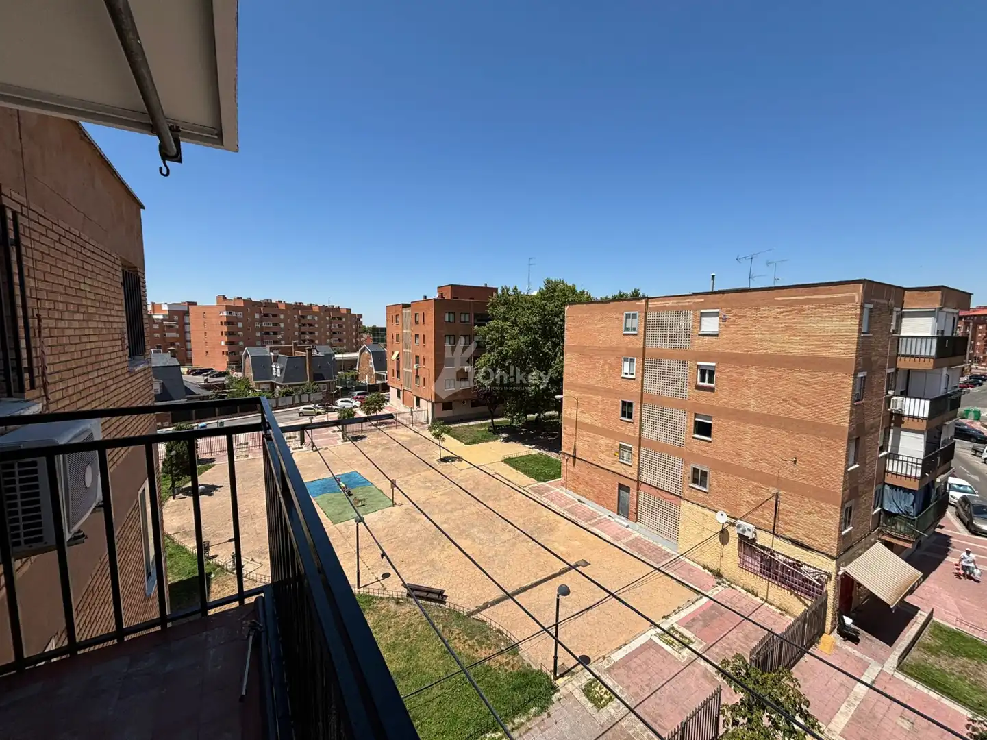Aparcament de Pis en venda en Parla amb Terrassa