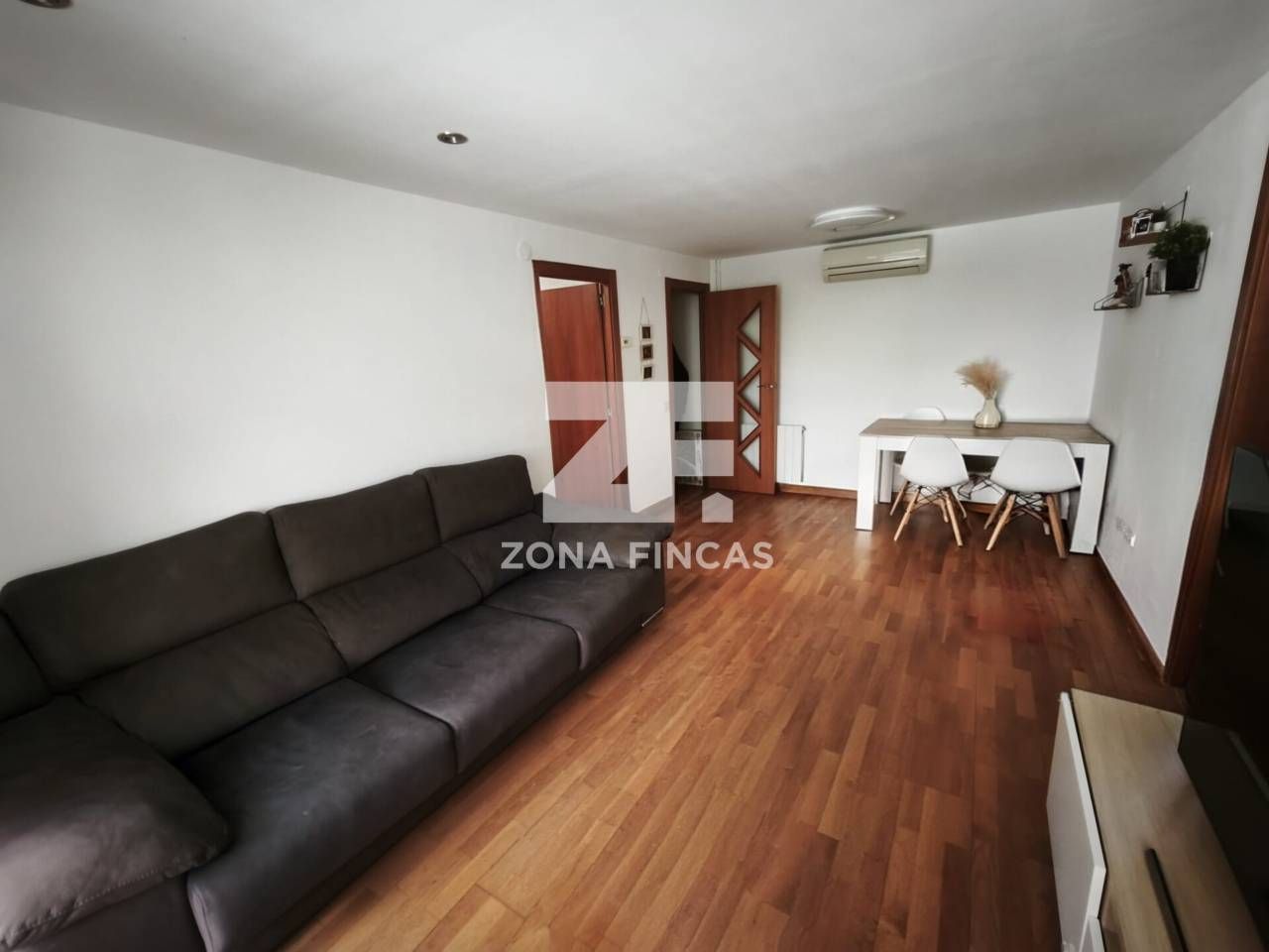 Sala d'estar de Pis en venda en Santa Coloma de Gramenet amb Aire condicionat, Calefacció i Balcó