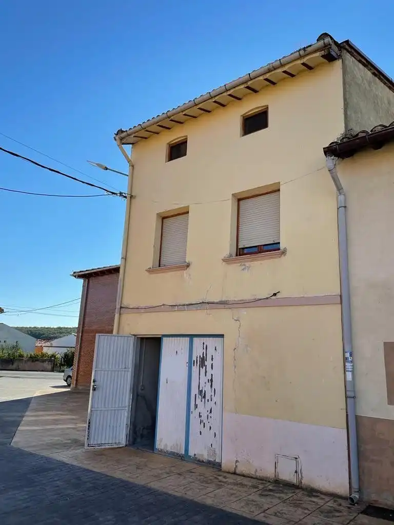 Vista exterior de Casa o xalet en venda en Redecilla del Camino amb Moblat