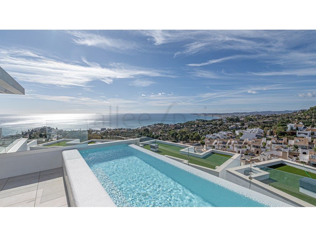 Swimming pool of House or chalet for sale in Benalmádena  with Air Conditioner, Swimming Pool and Community pool