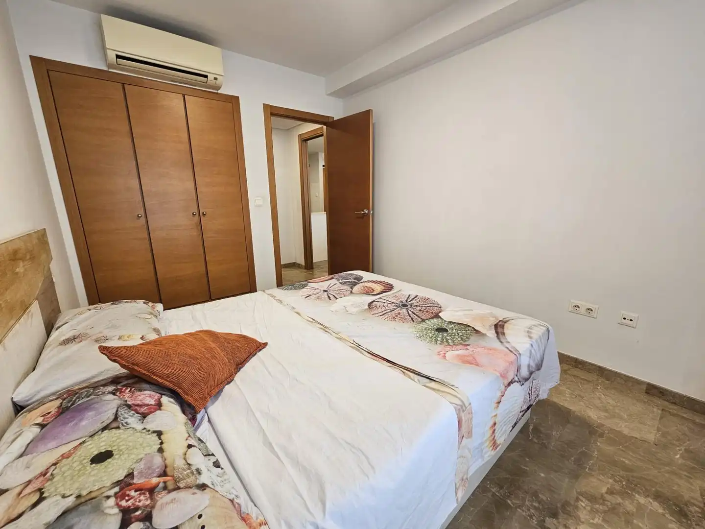 Dormitori de Pis en venda en Valencia amb Jardí privat, Parquet i Moblat